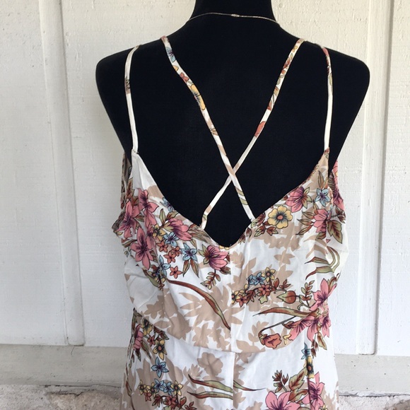 Ivory floral Plus size ruffle wrap dress - Picture 7 of 8